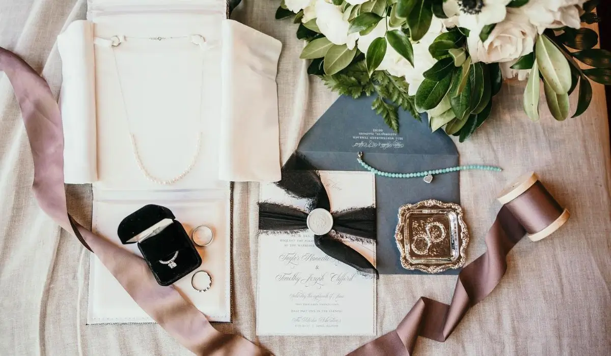 Stylish flatlay photos featuring wedding invitations, jewelry, and elegant floral arrangements for a memorable event.